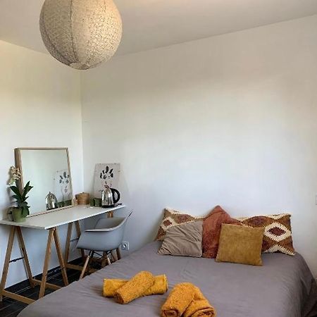 Charmante Chambre Dans Une Maison De Campagne Saint-Etienne-de-Fontbellon Ngoại thất bức ảnh